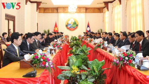 Der Besuch des Premierministers Nguyen Xuan Phuc vertieft die Beziehungen zwischen Vietnam und Laos - ảnh 1
